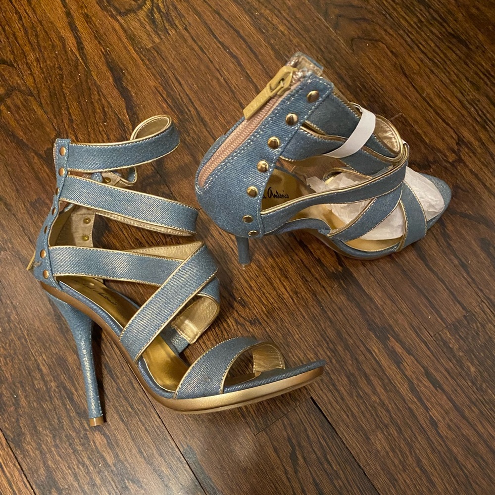 Michael Antonio. size-8.5 Beautiful never worn shoes.